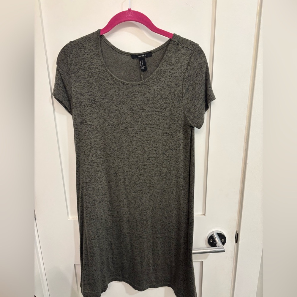 Forever 21 Charcoal Short Sleeve Tee